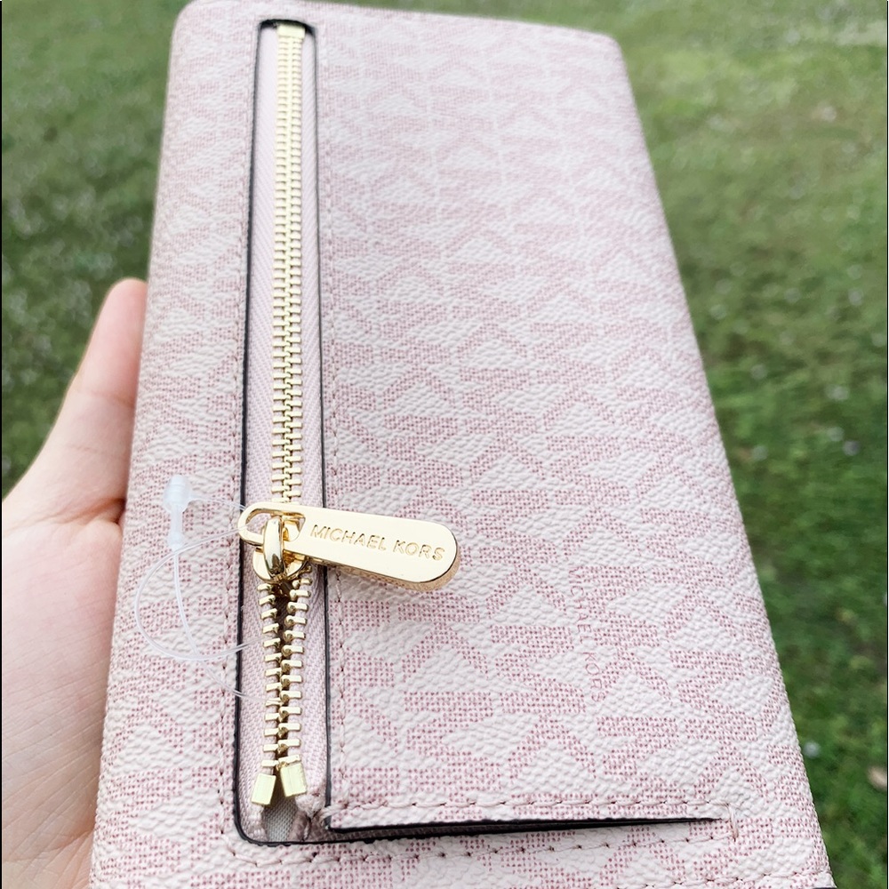 GabyBags👜💕-NWT Michael Kors Trifold Wallet - Picture 2 of 4